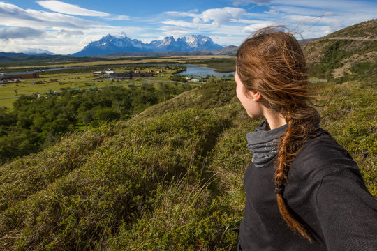 Chile, Regi&oacute;n de Magallanes y de la Ant&aacute;rtica Chilena, Ultima Esperanza, Torres del Paine, Patagonien, wilde Natur mit Blick auf das Bergmassiv Torres del Paine