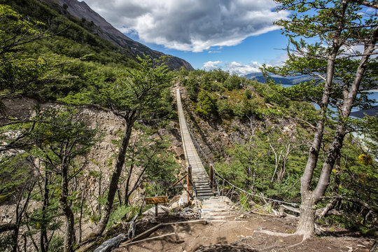 Chile, Regi&oacute;n de Magallanes y de la Ant&aacute;rtica Chilena, Ultima Esperanza, Torres del Paine, O-Circuit-Wanderung 130km, Wanderung zum drittletzten Camp Glacier Grey, H&auml;ngebr&uuml;cke