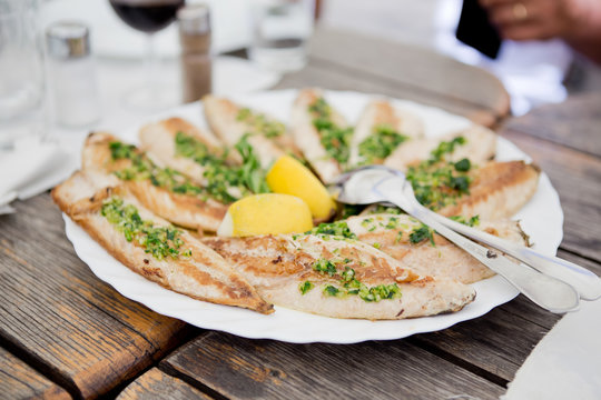 Slowenien, Istrien, Piran, Fischgericht sch&ouml;n angerichtet