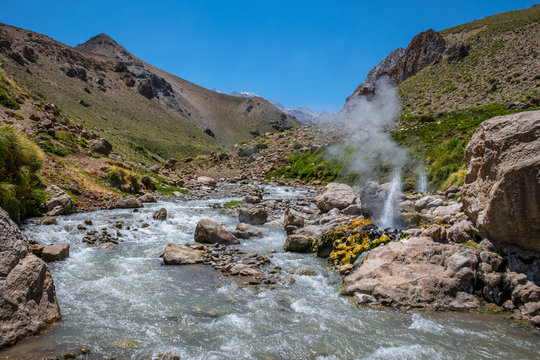 G&eacute;isers Los Tachos en el volc&aacute;n Domuyo, cercano a Chos Malal