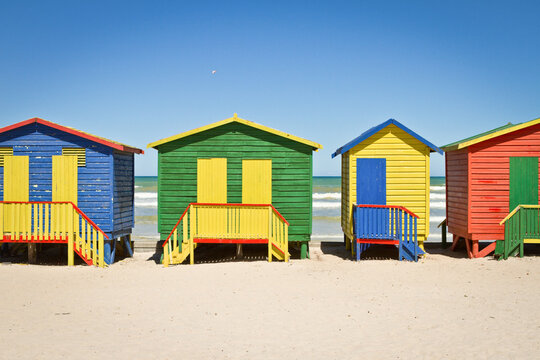 S&uuml;dafrika, Westkap, Cape, Garden Route S&uuml;dafrika, rund um Cape Town. Das "Wahrzeichen" f&uuml;r Muizenberg sind die vielen bunten Strandh&auml;uschen