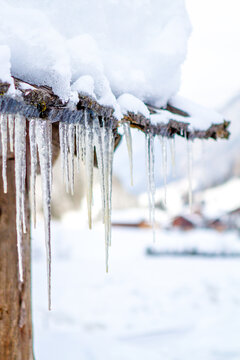 &Ouml;sterreich, Tirol, Imst, Ski Freizeit in Sankt Leonhard im Pitztal, Ortsteil Pi&ouml;smes, Eiszapfen