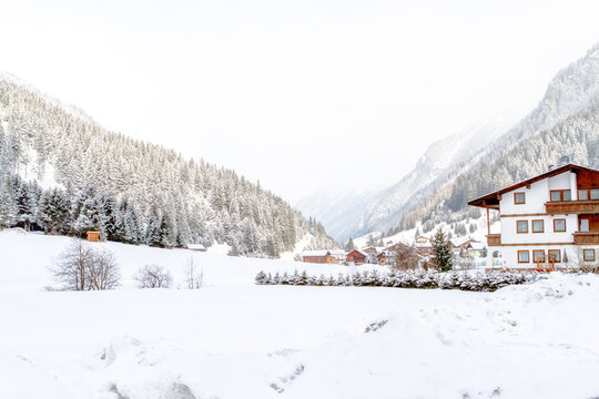 &Ouml;sterreich, Tirol, Imst, Ski Freizeit in Sankt Leonhard im Pitztal, Ortsteil Pi&ouml;smes, Blick auf Pi&ouml;smes