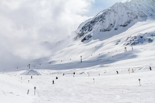 &Ouml;sterreich, Tirol, Imst, Ski Freizeit in Sankt Leonhard im Pitztal, Ortsteil Pi&ouml;smes, Skipiste, Pitztaler Gletscher