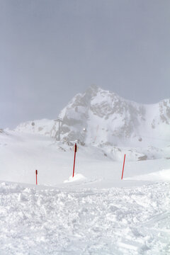 &Ouml;sterreich, Tirol, Imst, Ski Freizeit in Sankt Leonhard im Pitztal, Ortsteil Pi&ouml;smes, Skipiste auf dem Gletscher, Pitztaler Gletscher