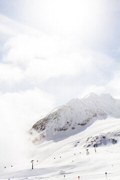 &Ouml;sterreich, Tirol, Imst, Ski Freizeit in Sankt Leonhard im Pitztal, Ortsteil Pi&ouml;smes, Skipiste auf dem Gletscher, Pitztaler Gletscher