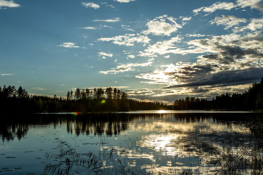 Finnland, 10 Tage leben im Mökki, auf einer Insel die nur mit dem Ruderboot zu erreichen ist. Der nächste Ort Juvola ist 1 km entfernt. Region Linnansaari Nationalpark, Sonnenuntergang im Nationalpark