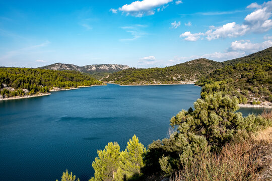 Frankreich, Provence-Alpes-C&ocirc;te d'Azur, Saint-Marc-Jaumegarde, S&uuml;dfrankreich in der Provence. Barrage De Bimont Talsperre in der N&auml;he von Aix-en-Provence