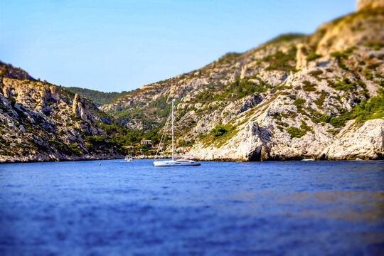 Frankreich, Provence-Alpes-C&ocirc;te d'Azur, Marseille, Die Stadt Cassis an der Calanque K&uuml;ste ist immer noch ein charmantes Fischerdorf. Von Cassis aus mit dem Motorboot entlang der Calanque K&uuml;ste