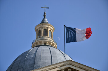 Bandera Francesa y luna de dia