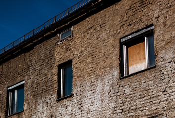 Altes Backsteinhaus leerstehend