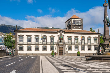 Fototapeta na wymiar Praca do Municipio with the Town Hall in Funchal, Madeira