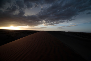 Obraz na płótnie Canvas sunset in the desert 