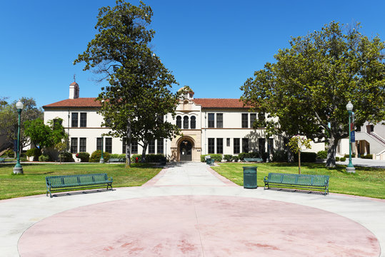 FULLERTON, CALIFORNIA - 21 MAY 2020: Business And Computer Information  Building On The Campus Of Fullerton College.