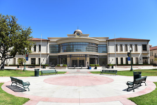 FULLERTON, CALIFORNIA - 21 MAY 2020: Library Building On The Campus Of Fullerton College.