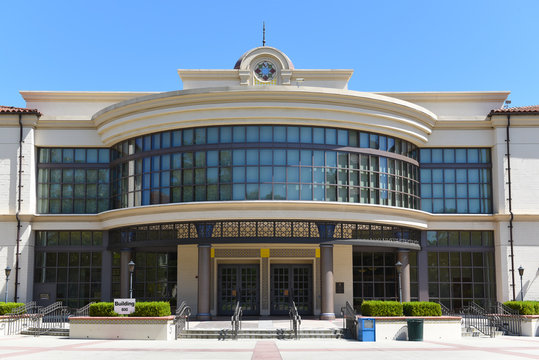 FULLERTON, CALIFORNIA - 21 MAY 2020: Library Building On The Campus Of Fullerton College.