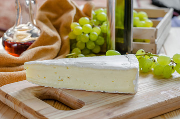 Brie cheese and grapes