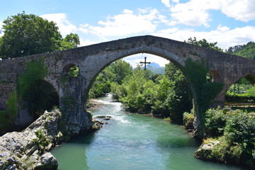 vista del puente romano de Cangas de Onis, Asturias, Spain