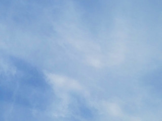 薄雲・青空（空色）・朝、昼・巻層雲（うす雲）・雲9割
