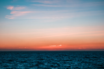 Obraz premium The background of the sunrise over the sea
