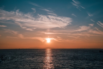 Naklejka premium The background of the sunrise over the sea