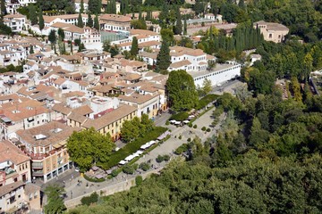 Fototapeta na wymiar Paseo de los Tristes de Granada desde la Alhambra