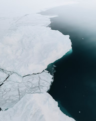 Ice meets sea on Greenland © rawpixel.com