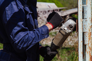 The Man Saws Angular Grinding Machine Iron Details of the fence.