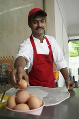 Man preparing roti telur