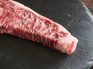 霜降りの美味しそうな和牛の精肉。