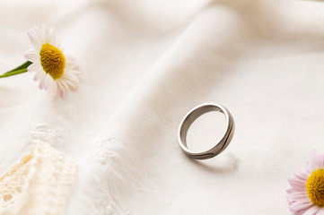 年季が入ったシルバーの結婚指輪