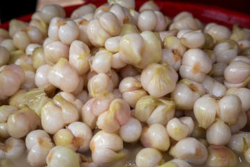 Small shallote marinated onions