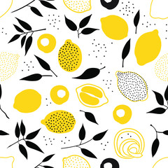 Tropisches nahtloses Muster mit gelben Zitronen und Zitronenscheiben. Handgezeichnetes Zitronenmuster auf weißem Hintergrund. Frucht wiederholter Hintergrund. Vektor heller Druck für Stoff, Tapete, Design, Partypapier.
