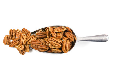 noix de pécan décortiquées dans une cuillère