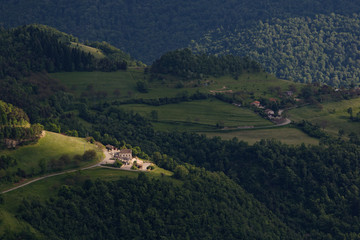 Fototapeta na wymiar Montagnes du plateau du Vercors