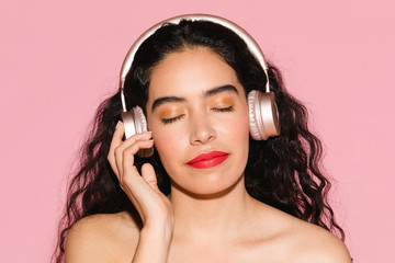 Fototapeta premium Woman listening to music through her headphones