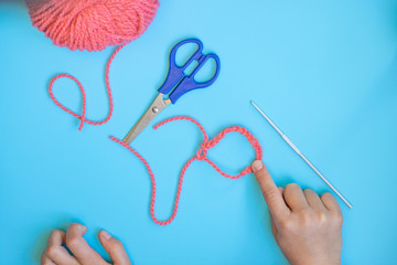 DIY Step-by-step instructions for children how to crochet a bracelet from yarn