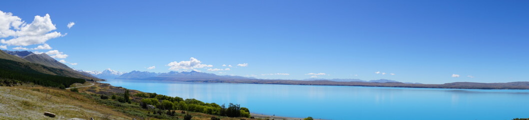 Naklejka na ściany i meble panorama view of the lake pukaki, new zealand