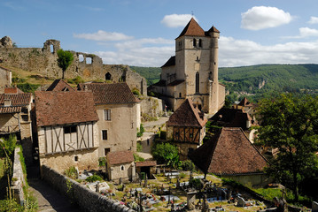 Fototapeta na wymiar Village medieval de Saint Cirq Lapopie dans le département du Lot en France