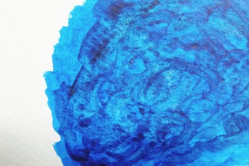 Close-up van blauwe kleur tegen witte achtergrond