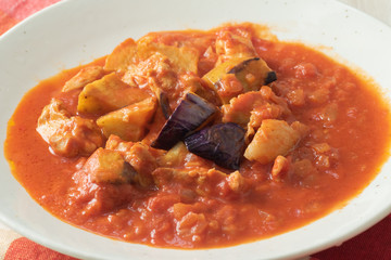 チキンのトマトソース煮込み