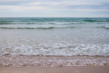 detalle de espuma del frio mar cantábrico