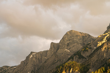 Totes Gebirge am Almsee in Ober&ouml;sterreich bei Sonnenuntergang