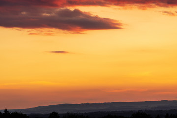 Fototapeta na wymiar Sonnenuntergang mit Landschaft in Oberösterreich