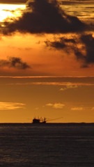 Obraz na płótnie Canvas ship and sunset