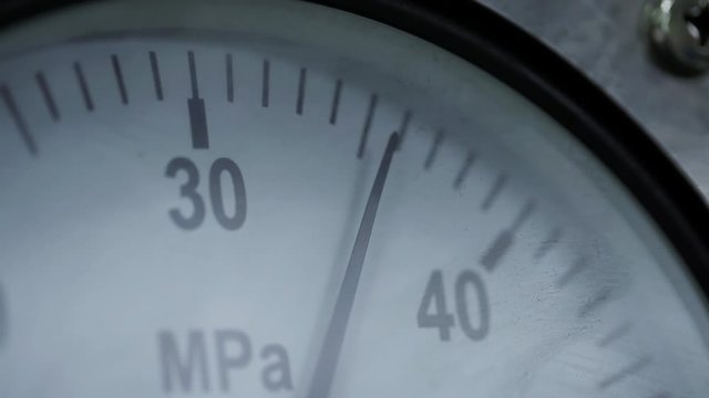 Pressure gauge in a factory, arrow movement on an industrial pressure gauge. High Precision Industrial Pressure Gauge. Vacuum Gauge With Descending Pointer in Laboratory. Differential Pressure Gauge