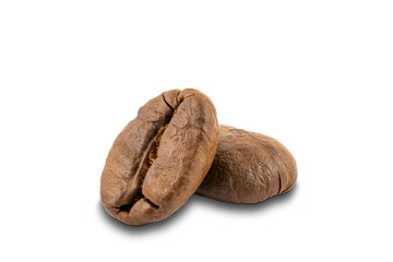 Obraz premium Closeup of coffee beans isolated on white background with clipping path.