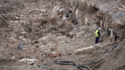 Workers - zero-cycle construction of the foundation of an entertainment center