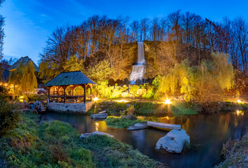 Obraz premium Night scene of Maramures with traditional maze mill among the river and a small waterfall in Sighetu Marmatiei