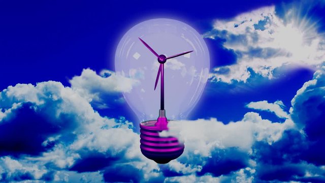 lila leuchtende Energiesparbirne mit rotierendem Windkraftwerk im abendlichem Wolkenhimmel